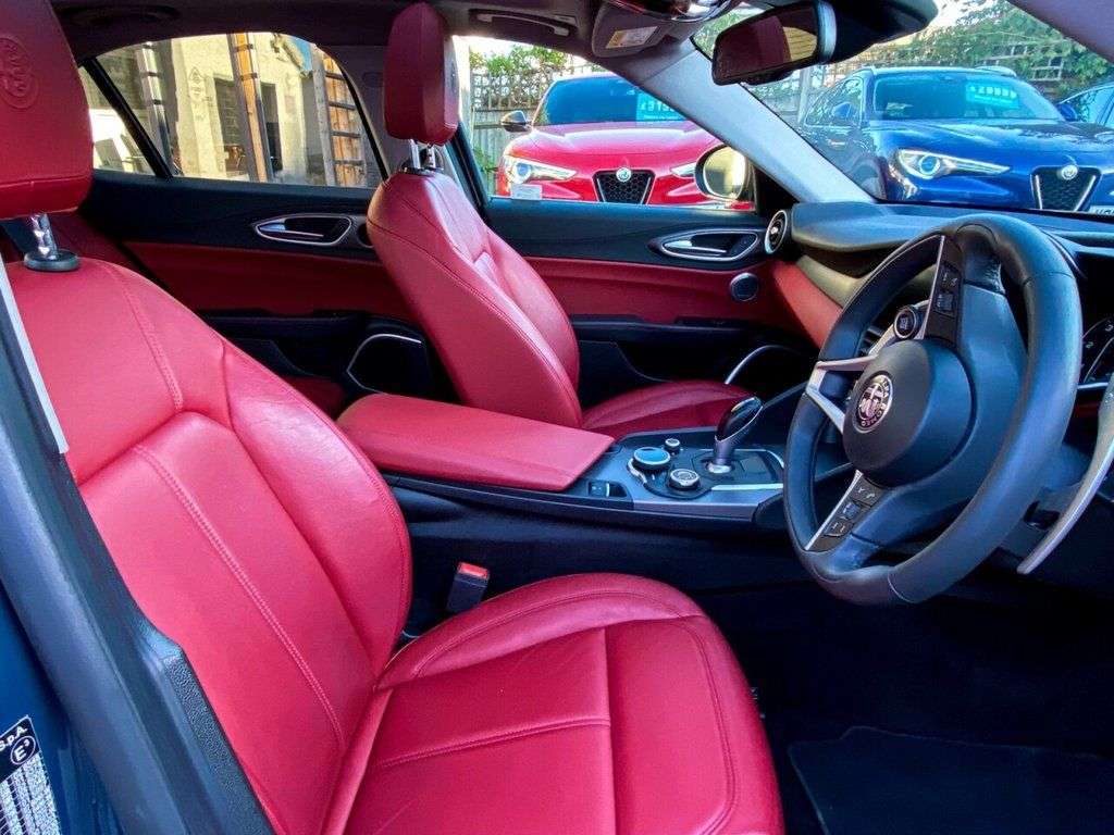 A 2017 ALFA ROMEO GIULIA 2.2 TD Super Saloon 4dr Diesel Auto Euro 6 (s/s) (180 ps) 50+ MPG + ULEZ FR A 2017 ALFA ROMEO GIULIA 2.2 TD Super Saloon 4dr Diesel Auto Euro 6 (s/s) (180 ps) 50+ MPG + ULEZ FR