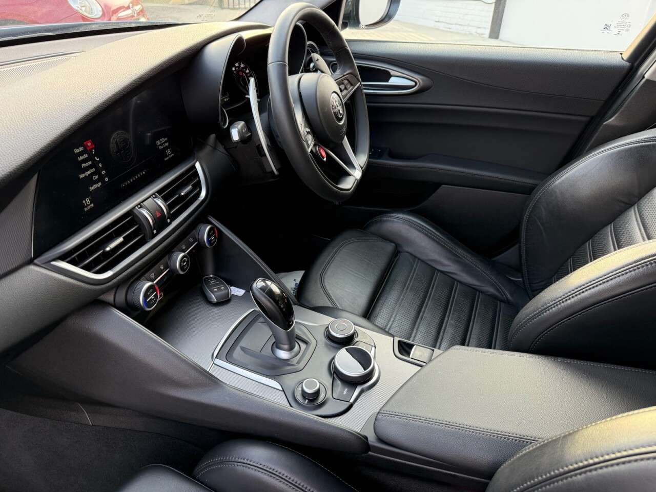 A 2019 ALFA ROMEO GIULIA 2.0T Veloce Saloon 4dr Petrol Auto Euro 6 (s/s) (320 ps) ..APPLE CARPLAY / A 2019 ALFA ROMEO GIULIA 2.0T Veloce Saloon 4dr Petrol Auto Euro 6 (s/s) (320 ps) ..APPLE CARPLAY /