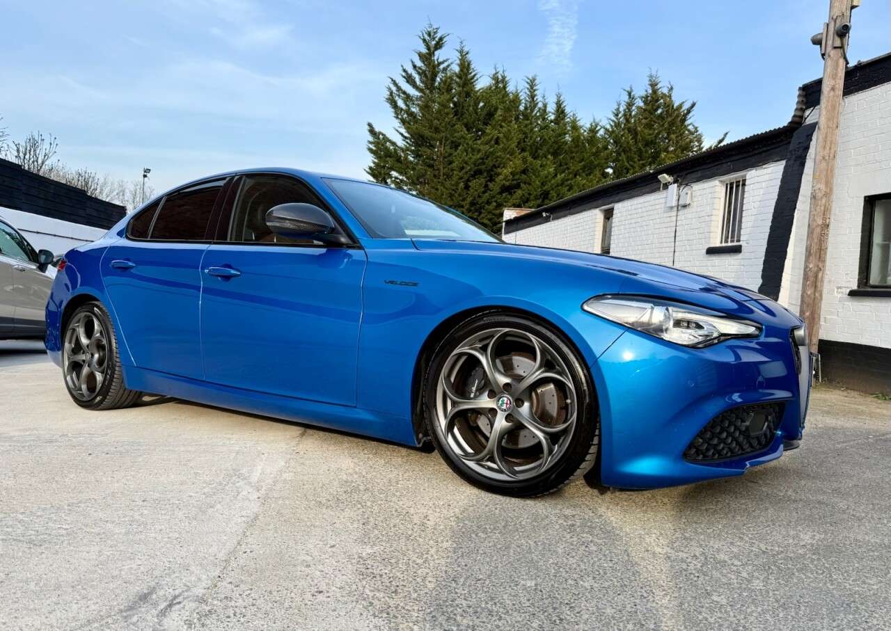 A 2019 ALFA ROMEO GIULIA 2.0T Veloce Saloon 4dr Petrol Auto Euro 6 (s/s) (320 ps) ..APPLE CARPLAY / A 2019 ALFA ROMEO GIULIA 2.0T Veloce Saloon 4dr Petrol Auto Euro 6 (s/s) (320 ps) ..APPLE CARPLAY /