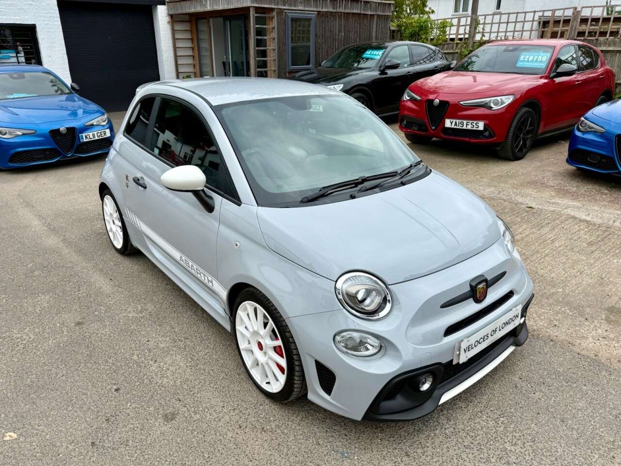 2021 ABARTH 595 2021 ABARTH 595