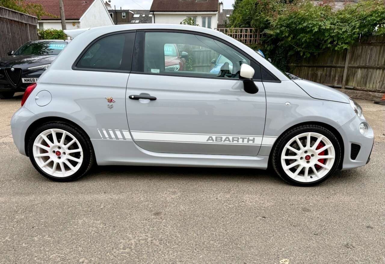 2021 ABARTH 595 2021 ABARTH 595