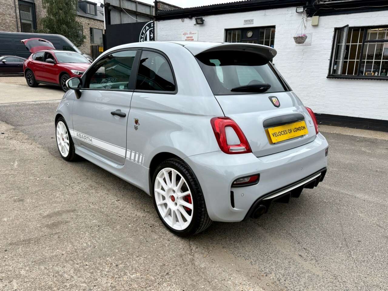 2021 ABARTH 595 2021 ABARTH 595