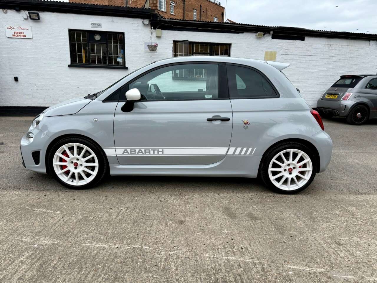 2021 ABARTH 595 2021 ABARTH 595