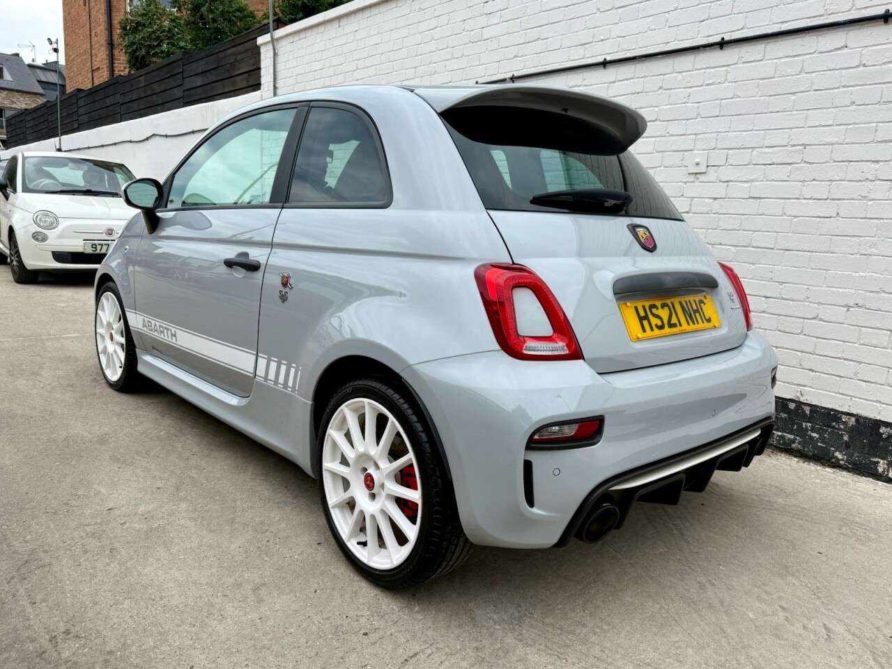 2021 ABARTH 595 2021 ABARTH 595
