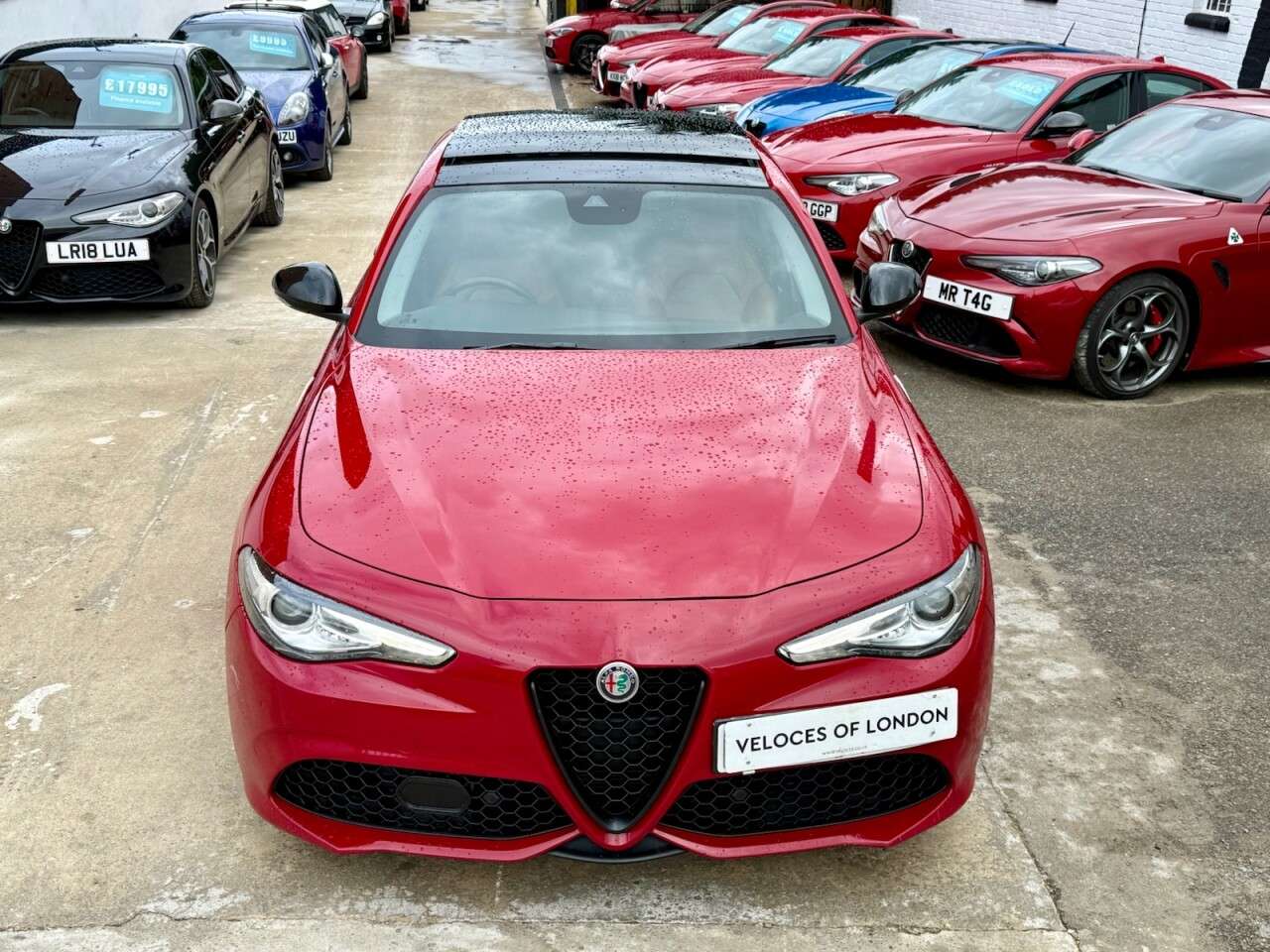 A 2018 ALFA ROMEO GIULIA 2.0T Veloce Saloon 4dr Petrol Auto Euro 6 (s/s) (320 ps) TWIN SUNROOF..CAME A 2018 ALFA ROMEO GIULIA 2.0T Veloce Saloon 4dr Petrol Auto Euro 6 (s/s) (320 ps) TWIN SUNROOF..CAME