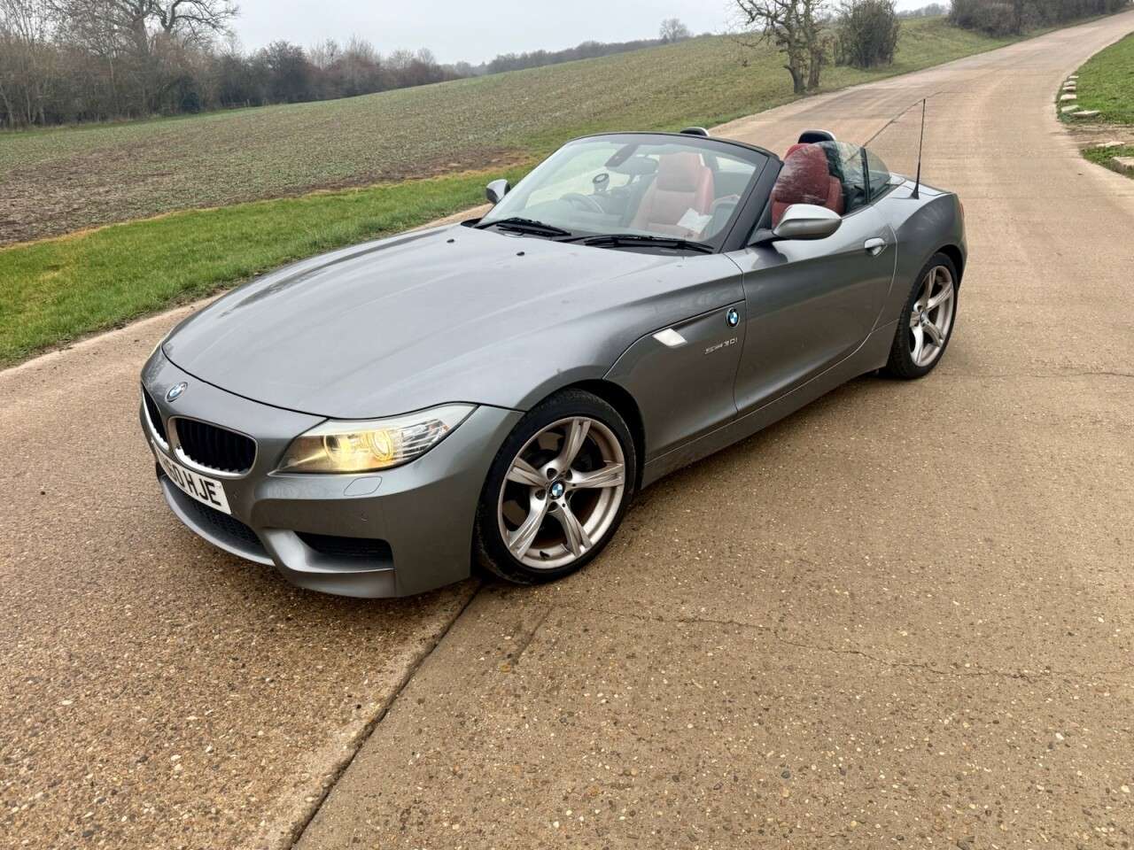 A 2010 BMW Z4 3.0 30i M Sport Convertible 2dr Petrol Auto sDrive Euro 5 (258 ps) VERY LOW A 2010 BMW Z4 3.0 30i M Sport Convertible 2dr Petrol Auto sDrive Euro 5 (258 ps) VERY LOW