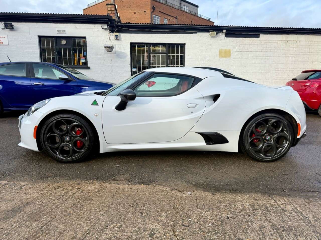 2017 ALFA ROMEO 4C 2017 ALFA ROMEO 4C