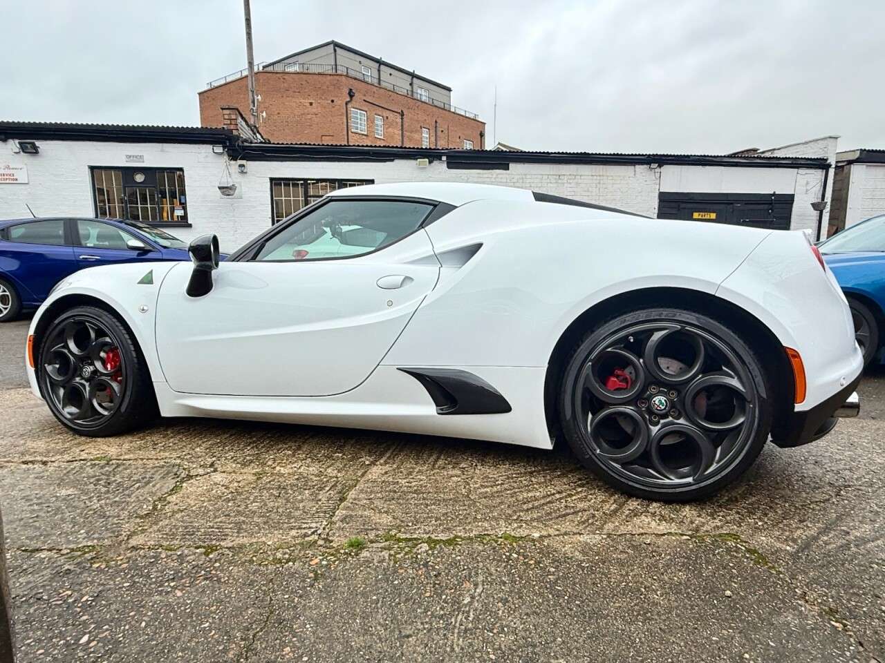 2017 ALFA ROMEO 4C 2017 ALFA ROMEO 4C