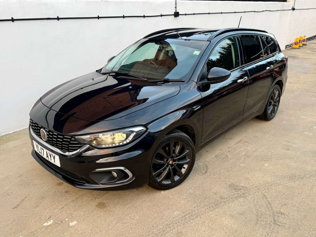 A 2017 FIAT TIPO 1.6 MultiJetII Lounge Estate 5dr Diesel Manual Euro 6 (s/s) (120 ps) ..JUST A 2017 FIAT TIPO 1.6 MultiJetII Lounge Estate 5dr Diesel Manual Euro 6 (s/s) (120 ps) ..JUST