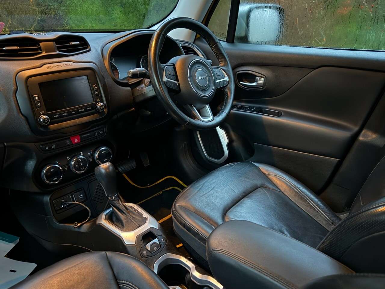 A 2017 JEEP RENEGADE 1.4T MultiAirII Limited SUV 5dr Petrol DDCT Euro 6 (s/s) (140 ps) RARE AUTO A 2017 JEEP RENEGADE 1.4T MultiAirII Limited SUV 5dr Petrol DDCT Euro 6 (s/s) (140 ps) RARE AUTO