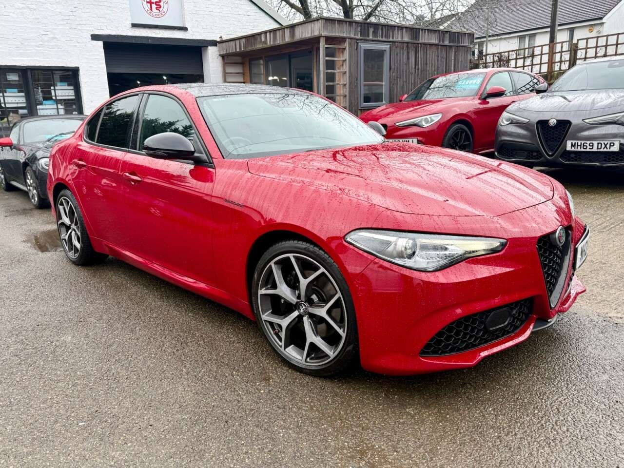 A 2021 ALFA ROMEO GIULIA 2.0T Veloce Saloon 4dr Petrol GPF Auto Euro 6 (s/s) (280 ps) FULL HISTORY + A 2021 ALFA ROMEO GIULIA 2.0T Veloce Saloon 4dr Petrol GPF Auto Euro 6 (s/s) (280 ps) FULL HISTORY +