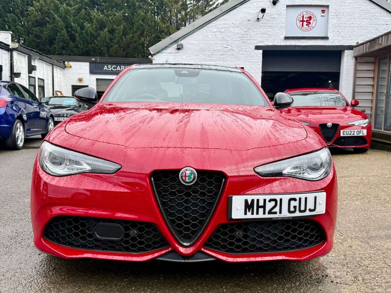 A 2021 ALFA ROMEO GIULIA 2.0T Veloce Saloon 4dr Petrol GPF Auto Euro 6 (s/s) (280 ps) FULL HISTORY + A 2021 ALFA ROMEO GIULIA 2.0T Veloce Saloon 4dr Petrol GPF Auto Euro 6 (s/s) (280 ps) FULL HISTORY +
