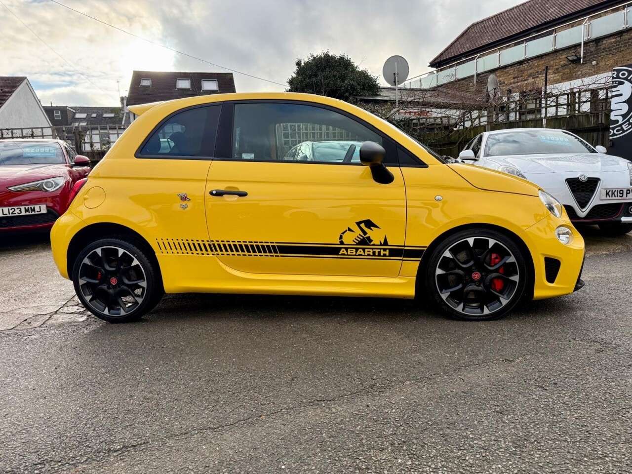2021 ABARTH 595 2021 ABARTH 595