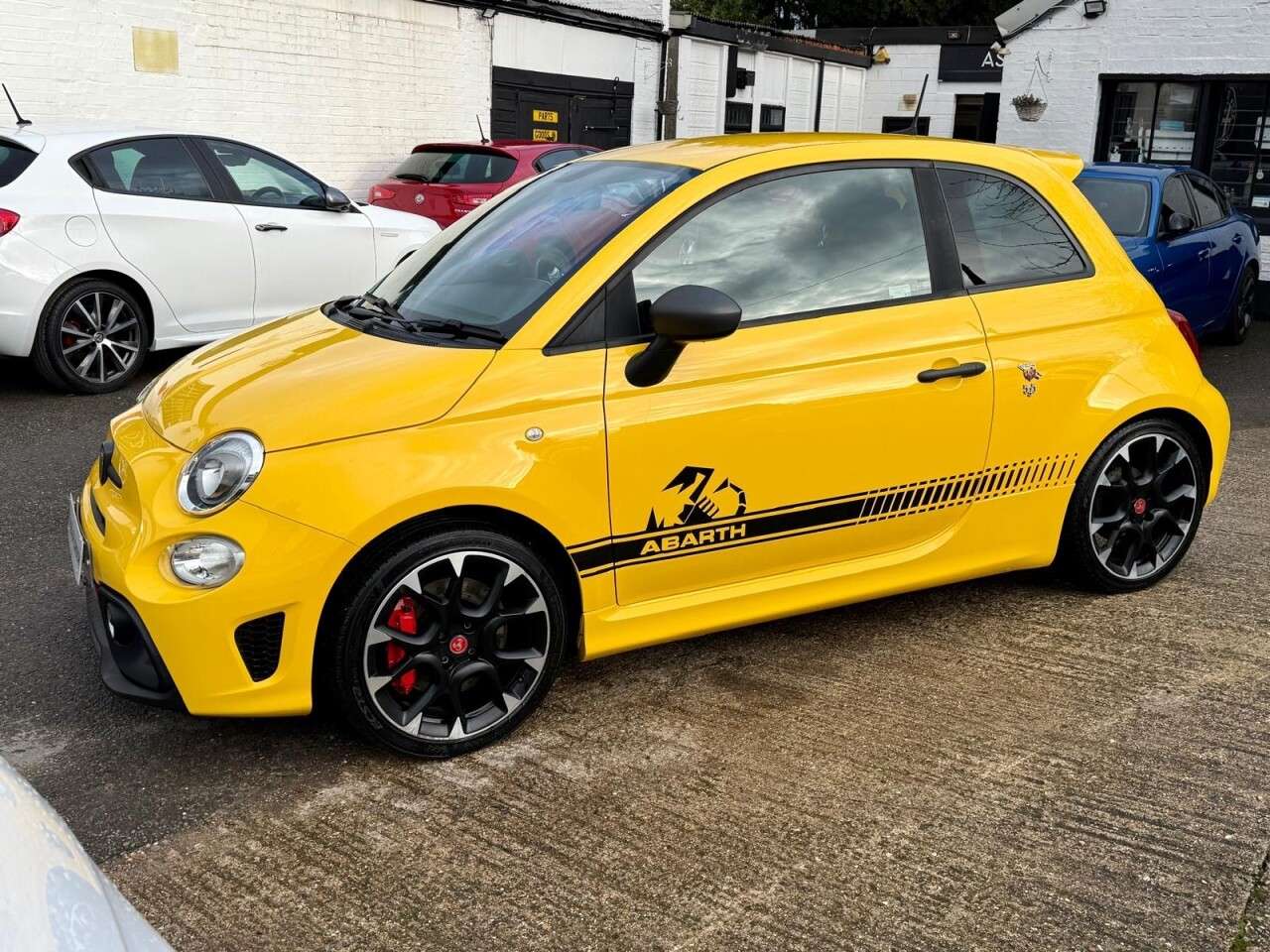 2021 ABARTH 595 2021 ABARTH 595