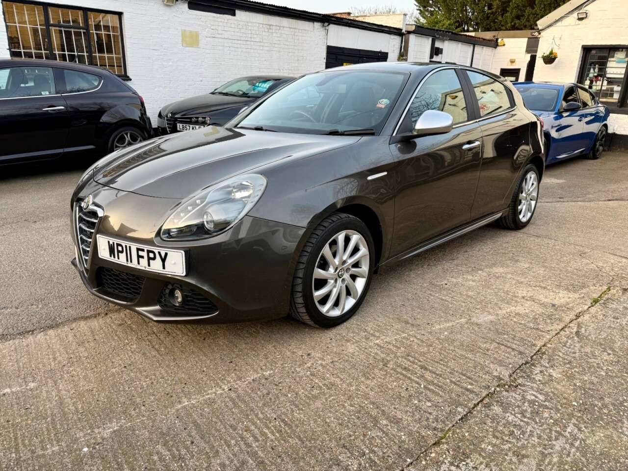 A 2011 ALFA ROMEO GIULIETTA 1.6 JTDM-2 Veloce Hatchback 5dr Diesel Manual Euro 5 (s/s) (105 bhp) A 2011 ALFA ROMEO GIULIETTA 1.6 JTDM-2 Veloce Hatchback 5dr Diesel Manual Euro 5 (s/s) (105 bhp)