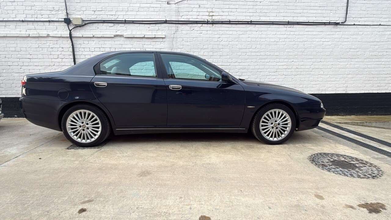A 2000 ALFA ROMEO 166 3.0 V6 24V Super Saloon 4dr Petrol Manual (297 g/km, 226 bhp) £15k+ of SERV A 2000 ALFA ROMEO 166 3.0 V6 24V Super Saloon 4dr Petrol Manual (297 g/km, 226 bhp) £15k+ of SERV