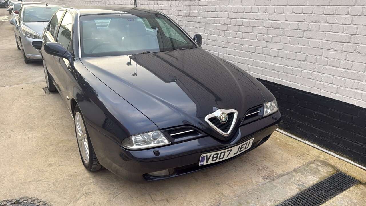A 2000 ALFA ROMEO 166 3.0 V6 24V Super Saloon 4dr Petrol Manual (297 g/km, 226 bhp) £15k+ of SERV A 2000 ALFA ROMEO 166 3.0 V6 24V Super Saloon 4dr Petrol Manual (297 g/km, 226 bhp) £15k+ of SERV