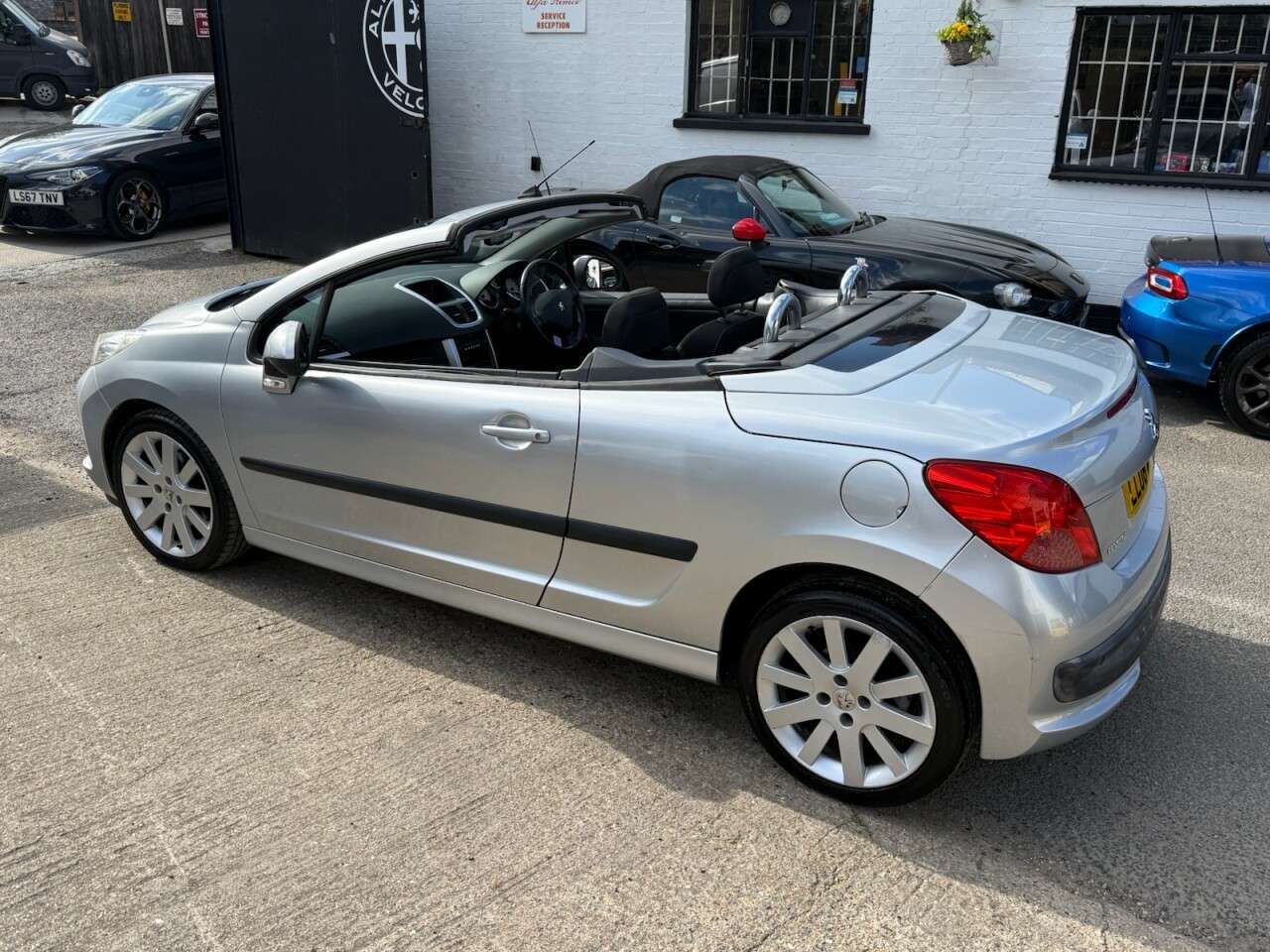A 2008 PEUGEOT 207 CC 1.6 16v GT Convertible 2dr Petrol Manual (155 g/km, 120 bhp) 1 YEARS MOT A 2008 PEUGEOT 207 CC 1.6 16v GT Convertible 2dr Petrol Manual (155 g/km, 120 bhp) 1 YEARS MOT