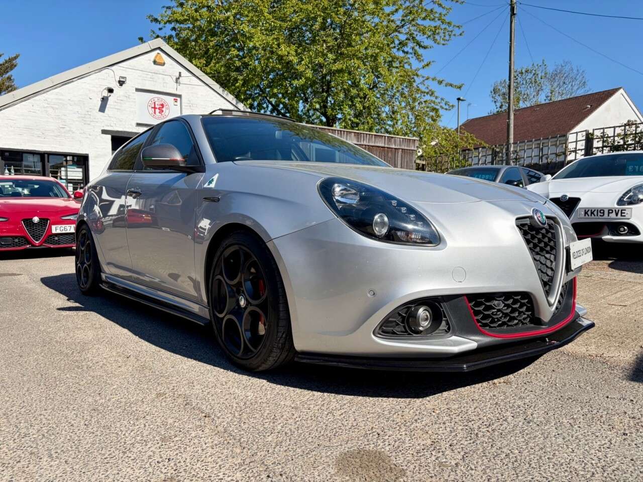 A 2016 ALFA ROMEO GIULIETTA 1750 TBi Veloce Hatchback 5dr Petrol TCT Euro 6 (240 bhp) A 2016 ALFA ROMEO GIULIETTA 1750 TBi Veloce Hatchback 5dr Petrol TCT Euro 6 (240 bhp)