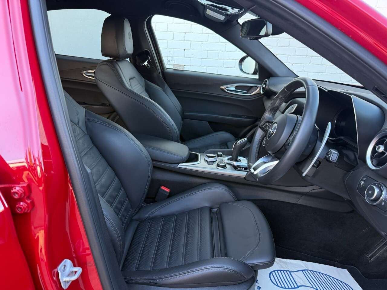 A 2023 ALFA ROMEO GIULIA 2.0T Veloce Saloon 4dr Petrol Auto Euro 6 (s/s) (280 ps) FANTASTIC MILEAGE A 2023 ALFA ROMEO GIULIA 2.0T Veloce Saloon 4dr Petrol Auto Euro 6 (s/s) (280 ps) FANTASTIC MILEAGE