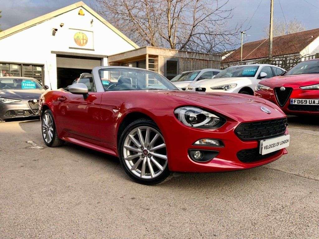 A 2018 FIAT 124 SPIDER 1.4 MultiAir Lusso Plus Convertible 2dr Petrol Auto Euro 6 (140 ps) FULL SP A 2018 FIAT 124 SPIDER 1.4 MultiAir Lusso Plus Convertible 2dr Petrol Auto Euro 6 (140 ps) FULL SP