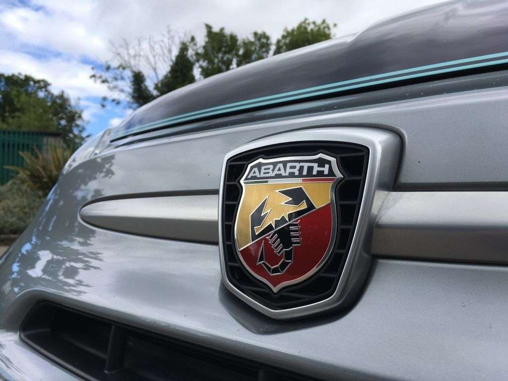 2018 ABARTH 695 2018 ABARTH 695