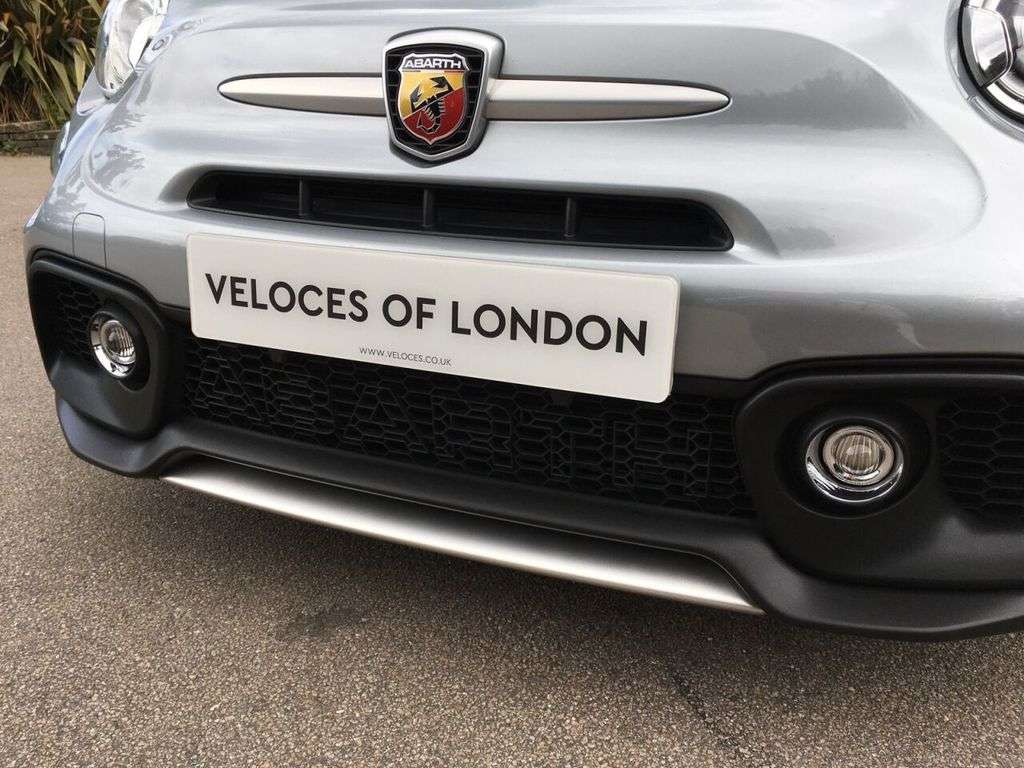 2018 ABARTH 695 2018 ABARTH 695