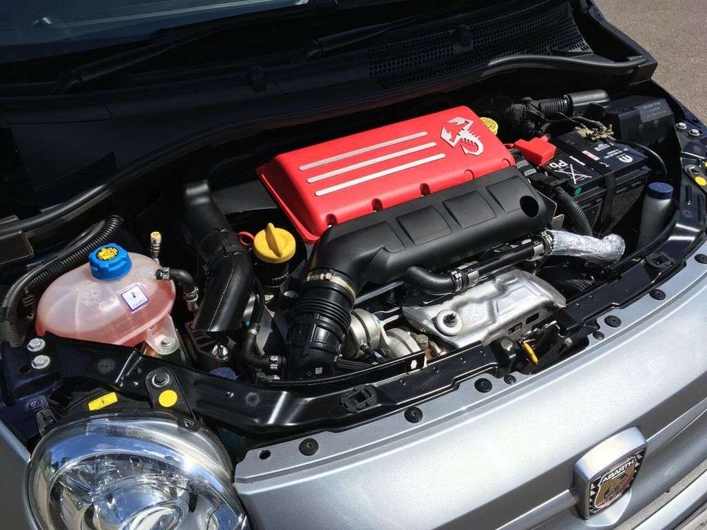 2018 ABARTH 695 2018 ABARTH 695