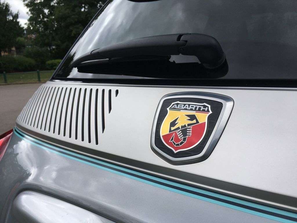 2018 ABARTH 695 2018 ABARTH 695
