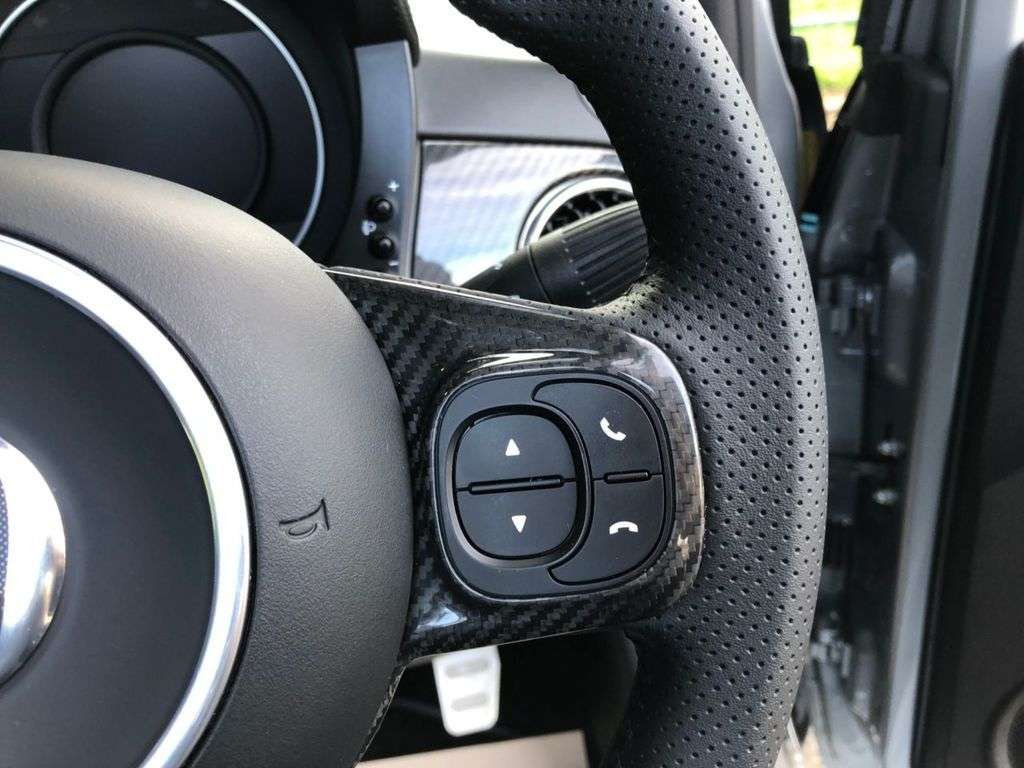 2018 ABARTH 695 2018 ABARTH 695