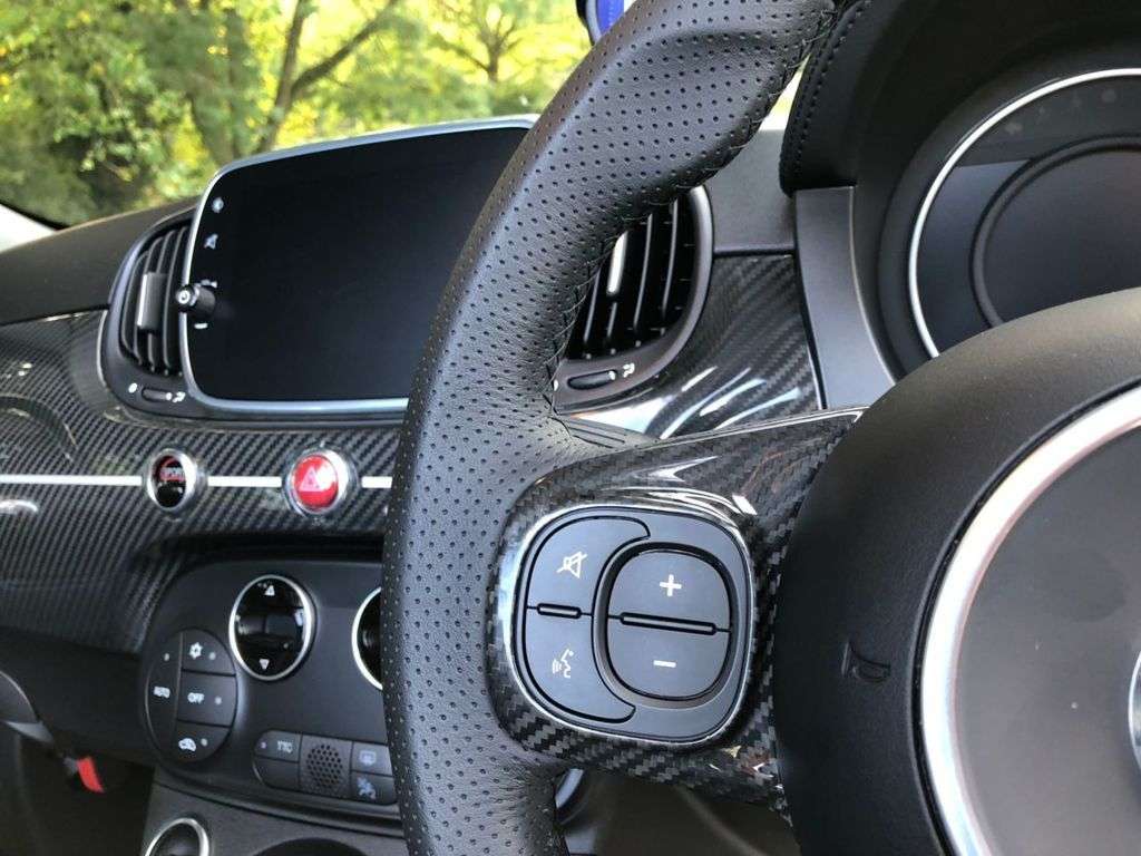 2018 ABARTH 695 2018 ABARTH 695