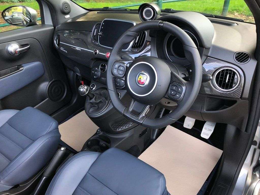 2018 ABARTH 695 2018 ABARTH 695