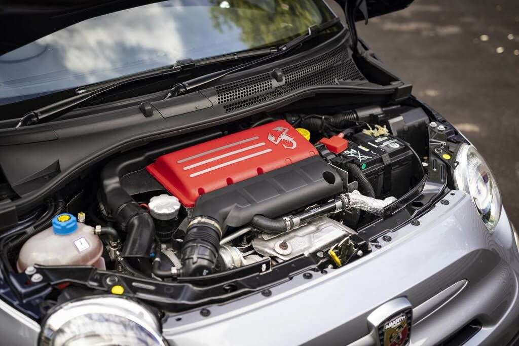 2018 ABARTH 695 2018 ABARTH 695