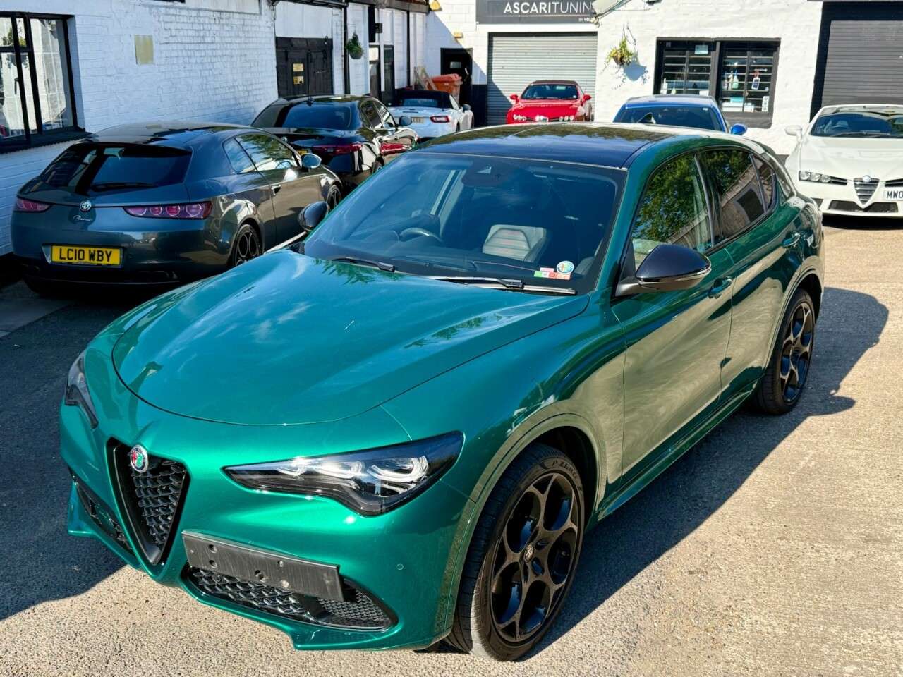 A 2024 ALFA ROMEO STELVIO 2.0T Tributo Italiano SUV 5dr Petrol Auto Q4 AWD Euro 6 (s/s) (280 ps) MANU A 2024 ALFA ROMEO STELVIO 2.0T Tributo Italiano SUV 5dr Petrol Auto Q4 AWD Euro 6 (s/s) (280 ps) MANU