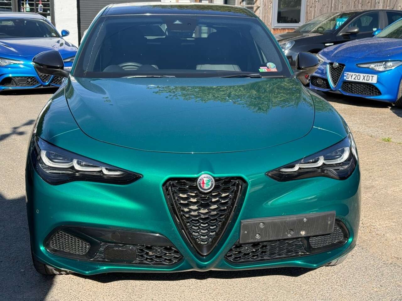 A 2024 ALFA ROMEO STELVIO 2.0T Tributo Italiano SUV 5dr Petrol Auto Q4 AWD Euro 6 (s/s) (280 ps) MANU A 2024 ALFA ROMEO STELVIO 2.0T Tributo Italiano SUV 5dr Petrol Auto Q4 AWD Euro 6 (s/s) (280 ps) MANU