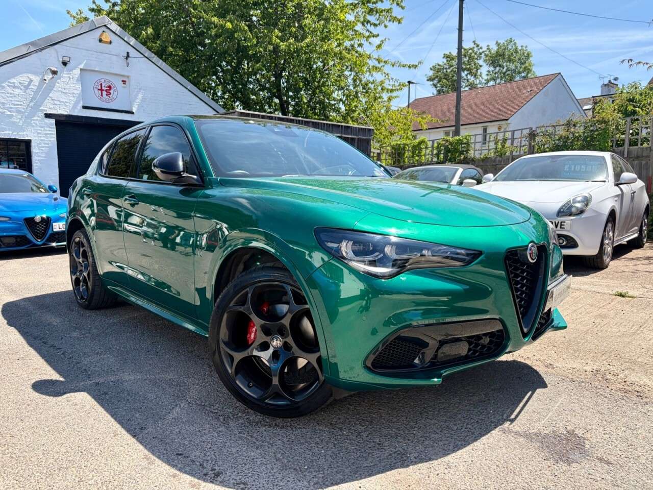 A 2024 ALFA ROMEO STELVIO 2.0T Tributo Italiano SUV 5dr Petrol Auto Q4 AWD Euro 6 (s/s) (280 ps) MANU A 2024 ALFA ROMEO STELVIO 2.0T Tributo Italiano SUV 5dr Petrol Auto Q4 AWD Euro 6 (s/s) (280 ps) MANU