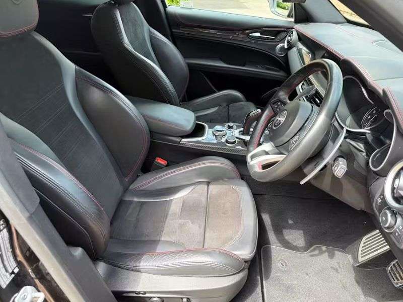 A 2021 ALFA ROMEO STELVIO 2.0T Veloce Ti SUV 5dr Petrol Auto Q4 AWD Euro 6 (s/s) (280 ps) TWIN GLASS A 2021 ALFA ROMEO STELVIO 2.0T Veloce Ti SUV 5dr Petrol Auto Q4 AWD Euro 6 (s/s) (280 ps) TWIN GLASS