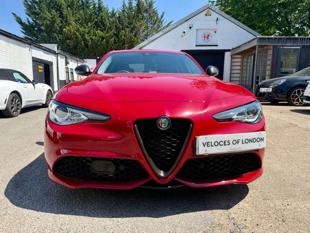 A 2019 ALFA ROMEO GIULIA 2.0T Veloce Saloon 4dr Petrol Auto Euro 6 (s/s) (280 ps) ..APPLE CARPLAY / A 2019 ALFA ROMEO GIULIA 2.0T Veloce Saloon 4dr Petrol Auto Euro 6 (s/s) (280 ps) ..APPLE CARPLAY /