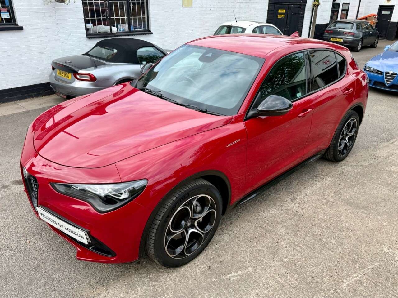 A 2023 ALFA ROMEO STELVIO 2.0T Veloce SUV 5dr Petrol Auto Q4 AWD Euro 6 (s/s) (280 ps) DIGITAL DASH + A 2023 ALFA ROMEO STELVIO 2.0T Veloce SUV 5dr Petrol Auto Q4 AWD Euro 6 (s/s) (280 ps) DIGITAL DASH +
