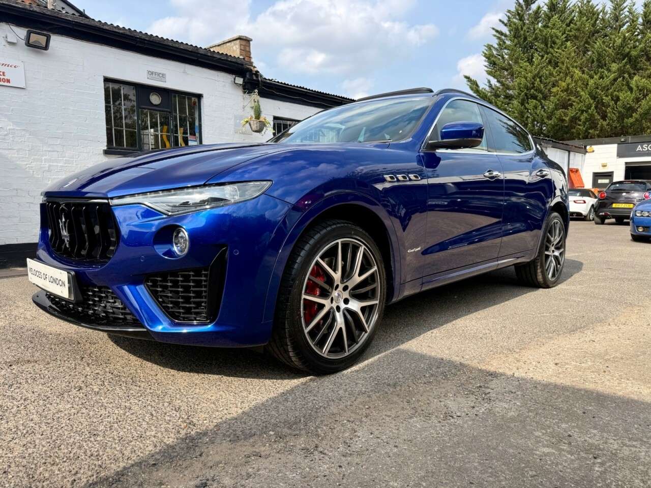 A 2019 MASERATI LEVANTE 3.0 V6 SUV 5dr Petrol ZF 4WD Euro 6 (s/s) (350 ps) 21" ALLOYS + RED BREMBO A 2019 MASERATI LEVANTE 3.0 V6 SUV 5dr Petrol ZF 4WD Euro 6 (s/s) (350 ps) 21" ALLOYS + RED BREMBO