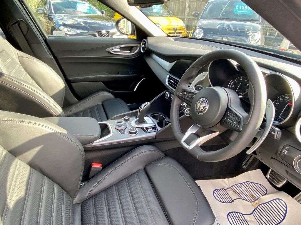 A 2021 ALFA ROMEO GIULIA 2.0T Veloce Saloon 4dr Petrol GPF Auto Euro 6 (s/s) (280 ps) ..JUST SERVICE A 2021 ALFA ROMEO GIULIA 2.0T Veloce Saloon 4dr Petrol GPF Auto Euro 6 (s/s) (280 ps) ..JUST SERVICE