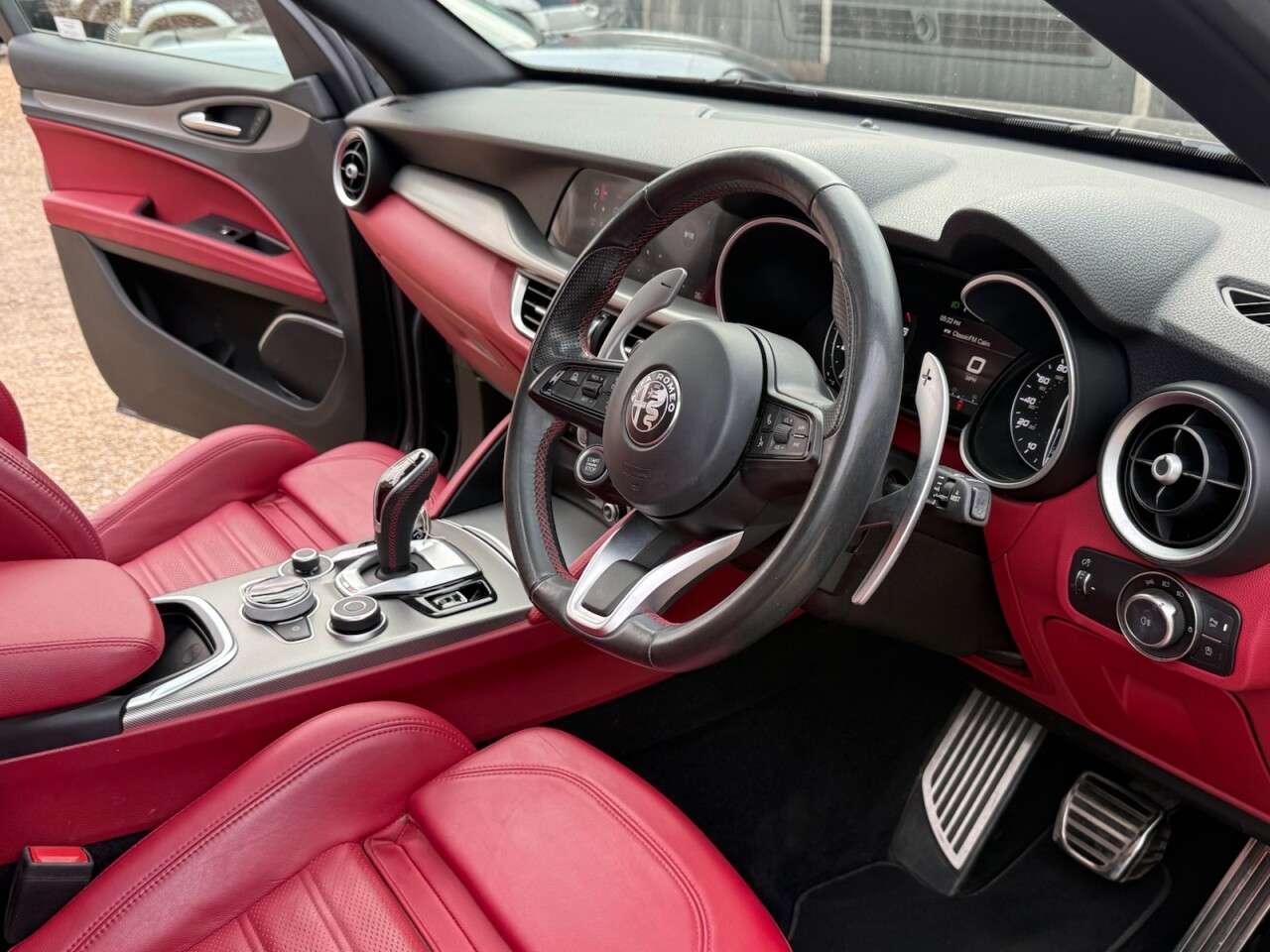 A 2021 ALFA ROMEO STELVIO 2.0T Veloce SUV 5dr Petrol Auto Q4 AWD Euro 6 (s/s) (280 ps) JUST SERVICED A 2021 ALFA ROMEO STELVIO 2.0T Veloce SUV 5dr Petrol Auto Q4 AWD Euro 6 (s/s) (280 ps) JUST SERVICED