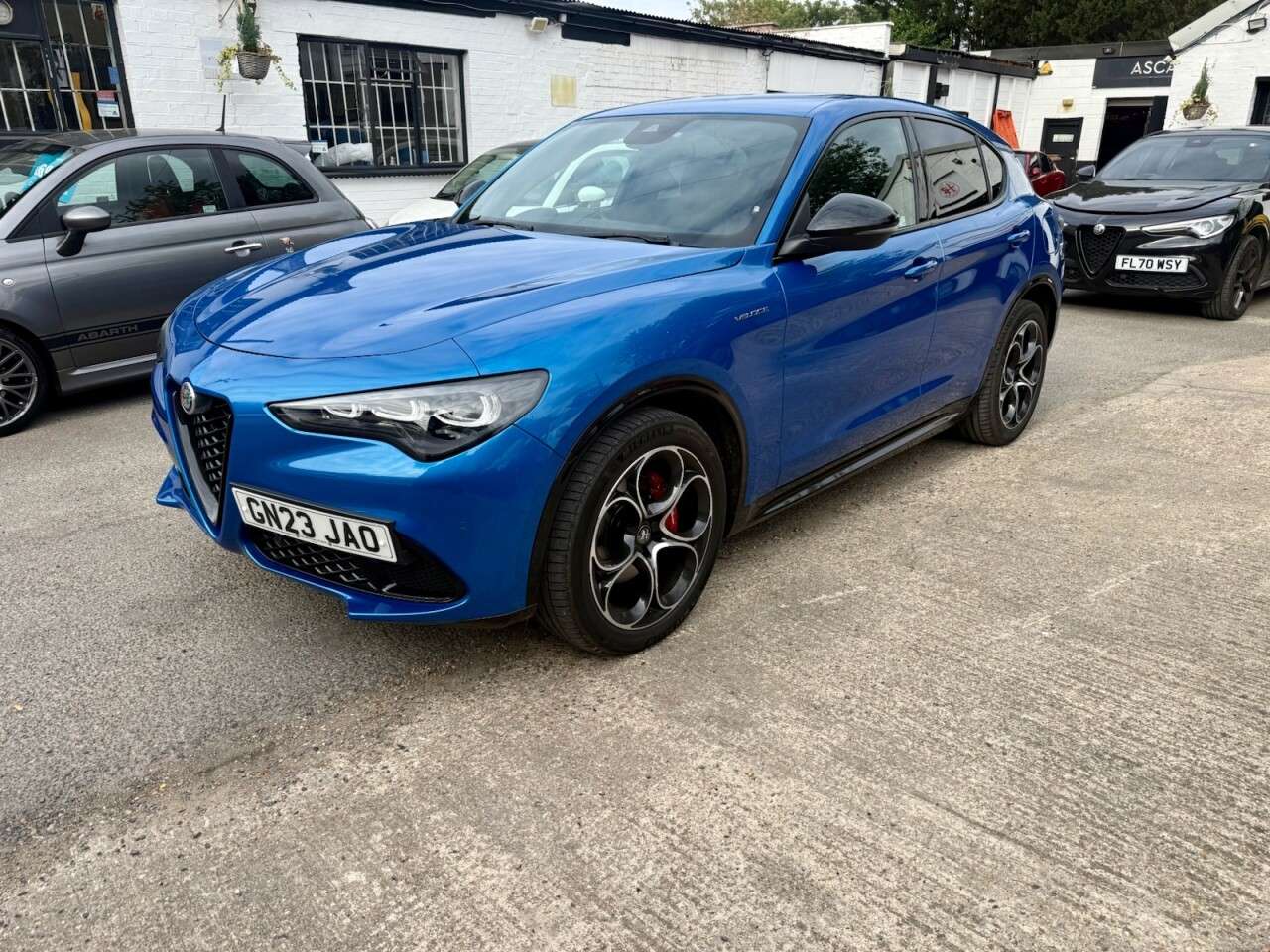 A 2023 ALFA ROMEO STELVIO 2.0T Veloce SUV 5dr Petrol Auto Q4 AWD Euro 6 (s/s) (280 ps) JUST HAD FULL A 2023 ALFA ROMEO STELVIO 2.0T Veloce SUV 5dr Petrol Auto Q4 AWD Euro 6 (s/s) (280 ps) JUST HAD FULL