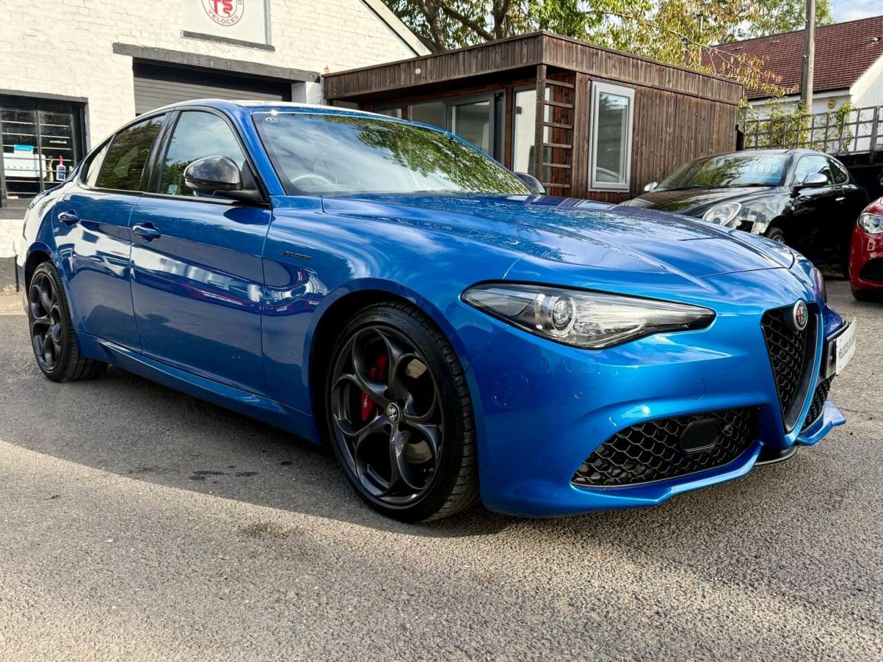 A 2019 ALFA ROMEO GIULIA 2.0T Veloce Ti Saloon 4dr Petrol Auto Euro 6 (s/s) (280 ps) A 2019 ALFA ROMEO GIULIA 2.0T Veloce Ti Saloon 4dr Petrol Auto Euro 6 (s/s) (280 ps)