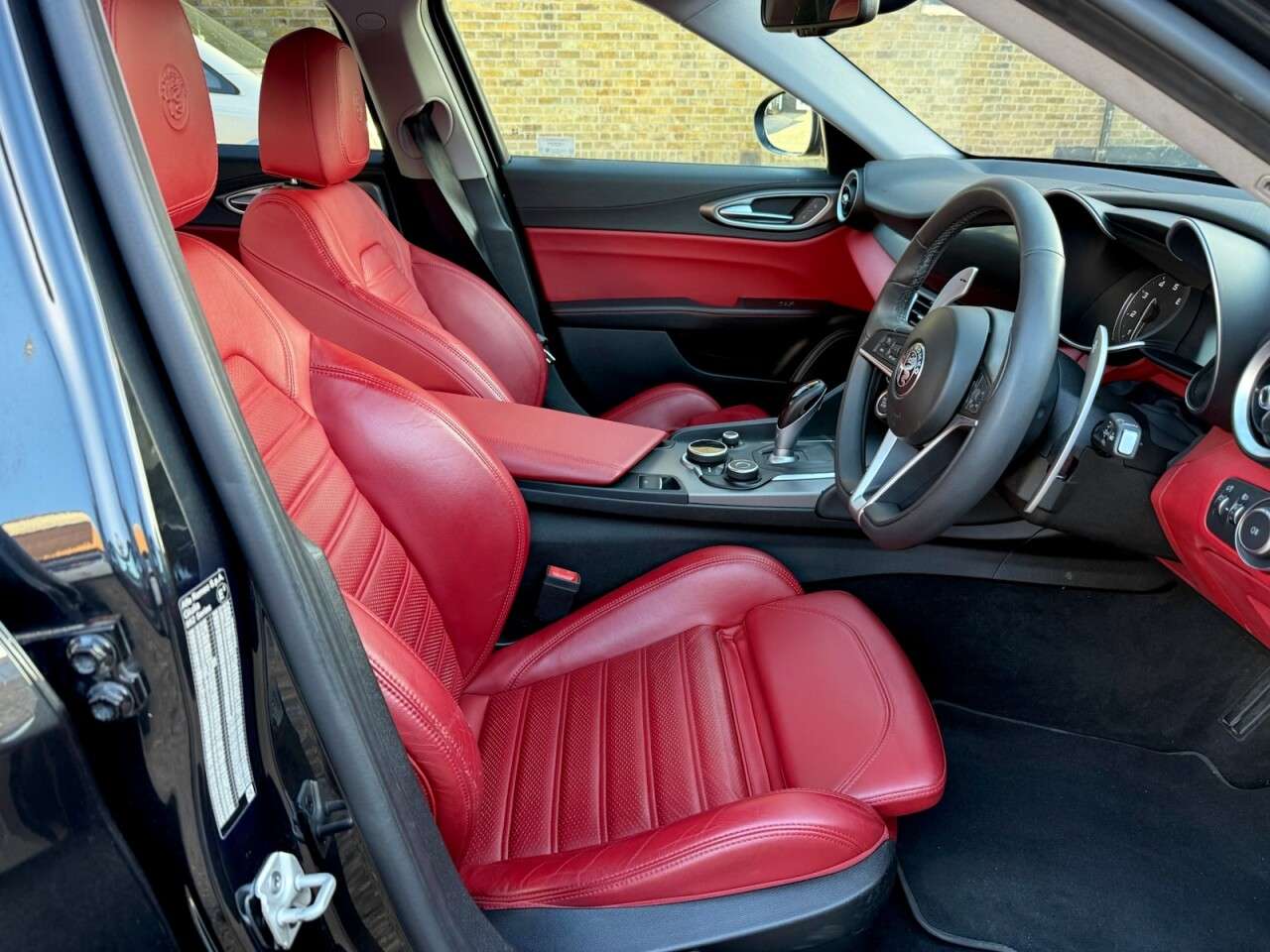 A 2019 ALFA ROMEO GIULIA 2.0T Veloce Saloon 4dr Petrol Auto Euro 6 (s/s) (280 ps) ..JUST SERVICED + A 2019 ALFA ROMEO GIULIA 2.0T Veloce Saloon 4dr Petrol Auto Euro 6 (s/s) (280 ps) ..JUST SERVICED +