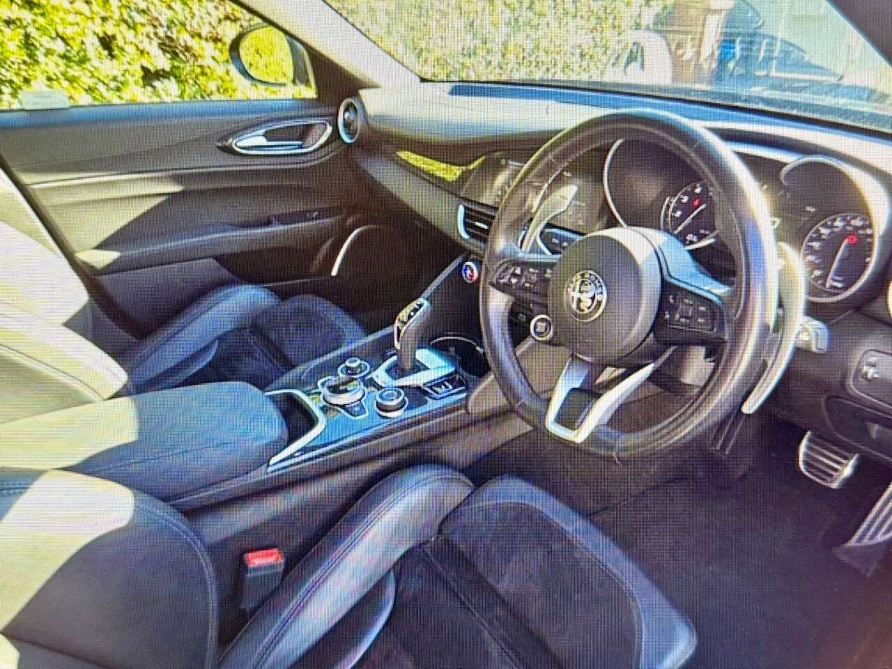 A 2021 ALFA ROMEO GIULIA 2.0T Veloce Ti Saloon 4dr Petrol GPF Auto Euro 6 (s/s) (280 ps) EXTENDED CA A 2021 ALFA ROMEO GIULIA 2.0T Veloce Ti Saloon 4dr Petrol GPF Auto Euro 6 (s/s) (280 ps) EXTENDED CA