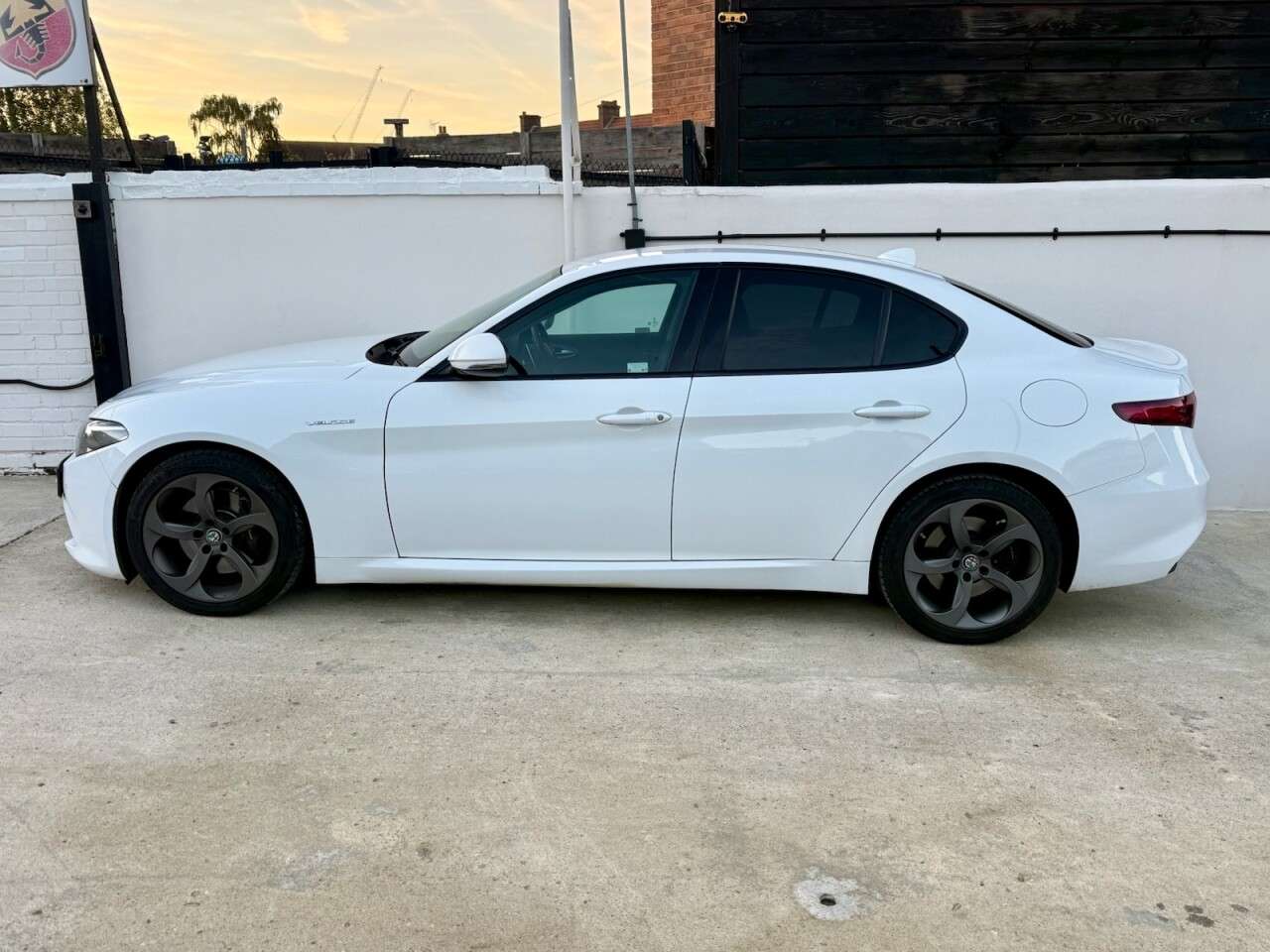 A 2019 ALFA ROMEO GIULIA 2.0T Veloce Saloon 4dr Petrol Auto Euro 6 (s/s) (280 ps) ..RARE COLOUR.. A 2019 ALFA ROMEO GIULIA 2.0T Veloce Saloon 4dr Petrol Auto Euro 6 (s/s) (280 ps) ..RARE COLOUR..