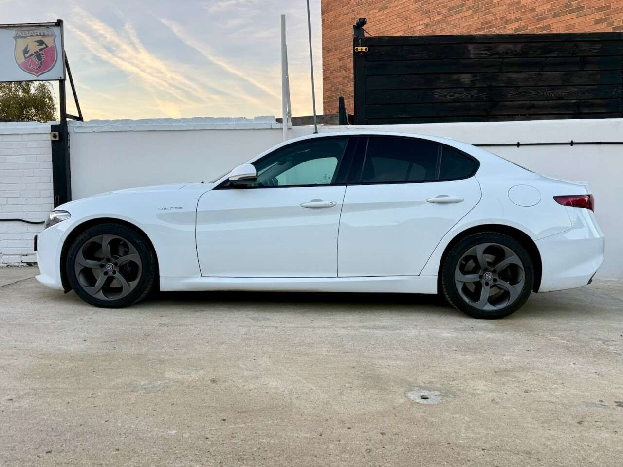 A 2019 ALFA ROMEO GIULIA 2.0T Veloce Saloon 4dr Petrol Auto Euro 6 (s/s) (280 ps) ..RARE COLOUR.. A 2019 ALFA ROMEO GIULIA 2.0T Veloce Saloon 4dr Petrol Auto Euro 6 (s/s) (280 ps) ..RARE COLOUR..