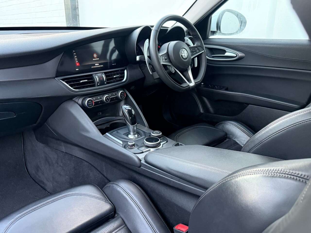 A 2019 ALFA ROMEO GIULIA 2.0T Veloce Saloon 4dr Petrol Auto Euro 6 (s/s) (280 ps) ..RARE COLOUR.. A 2019 ALFA ROMEO GIULIA 2.0T Veloce Saloon 4dr Petrol Auto Euro 6 (s/s) (280 ps) ..RARE COLOUR..
