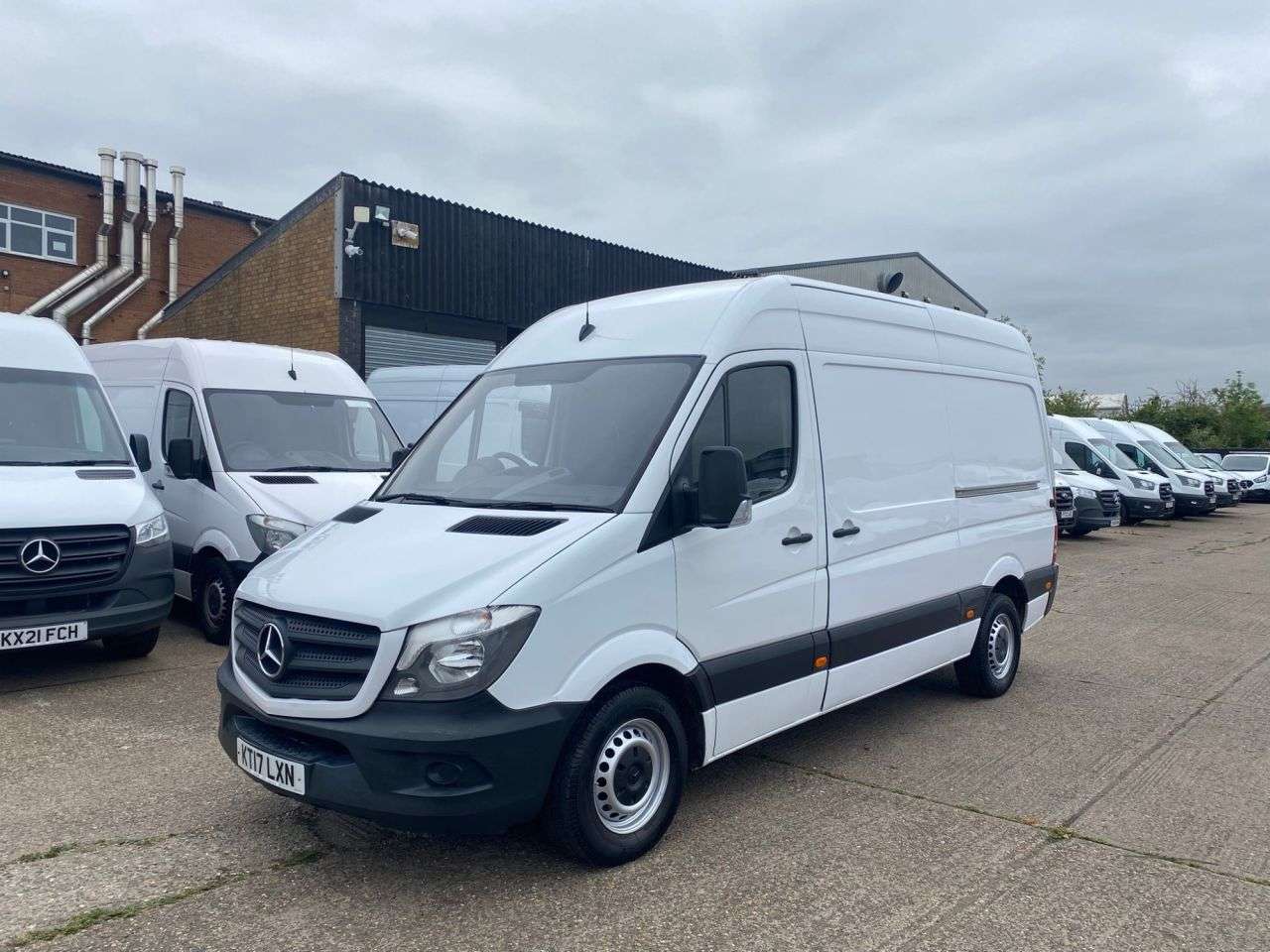 A 2017 MERCEDES-BENZ SPRINTER 2.1 314 CDI L2 H2 MWB H/ROOF RWD 140BHP. EURO 6 ULEZ. 138K MLS. PX A 2017 MERCEDES-BENZ SPRINTER 2.1 314 CDI L2 H2 MWB H/ROOF RWD 140BHP. EURO 6 ULEZ. 138K MLS. PX
